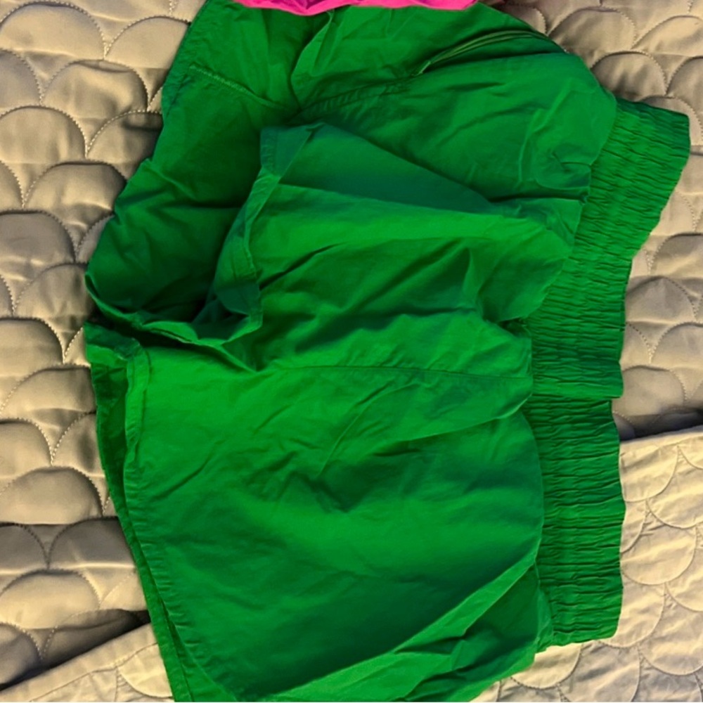 All in Motion Women's Size Medium Woven Mid Rise Run Shorts green